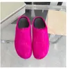 Moda Slippers Mulheres redondas de cabelos de cavalo lesão feminina rosa preta rosa vermelha maca verde sapatos planos meio chinelo mulher casual size size35- 45