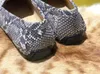 Elbise ayakkabıları son orijinal gerçek python cilt erkekler ayakkabı doğası bej renk yüksek son kaliteli yılan spor ayakkabı inek astarı için