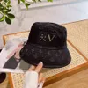 Fashion Bucket Hat Snål brätte Hattar för man Kvinna Klassiska mössor Casquette Svart och vit 2-färgad mössa