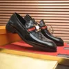 2023 Hommes Designer Mocassins Chaussures Classique Slip-on Luxurys Vintage Business Bouton En Métal En Cuir Marque Oxfords Robe Casual Chaussure Pour Hommes
