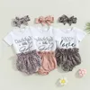 Set di abbigliamento 2024 Set di vestiti per bambina in cotone Lettera di cotone Pagliaccetto per neonato Top Pantaloncini Fascia per capelli Abito estivo 3 pezzi Abiti Abbigliamento per bambini