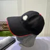 Casquette da ricamo con lettere in bianco e nero da viaggio per le vacanze in coppia con berretto da baseball in stile sportivo estivo