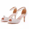 Sandały Crystal Queen White Pearl Sandals Kobiety otwarte palce na obcasie Lady Luksusowe buty ślubne sukienka bankietowa 230314