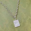 Flera bokstäver Geometri Design Halsband Box Silver Plate Pendant Halsband för kvinnor Forntida Precision Lines Lady Neck Jewelry