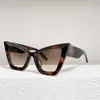 Designer solglasögon 10% rabatt på lyxdesigner Nya herr- och kvinnors solglasögon 20% rabatt