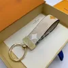 2023 Hochwertiger schwarzer Schlüsselanhänger, klassisch, exquisit, braun, für Damen und Herren, Luxus-Designer-Auto-Schlüsselanhänger, Zinklegierung, Buchstabe, Unisex, Lanyard, Gold, Metall, kleiner Schmuck, Lov 02WXN2