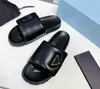 Tofflor Luxury Designer läder Sandal designer Slides plattform kil regnbågar sommartofflor Dam dam skumgummi Beach vit svart No8574#