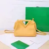 Damen Handtasche Design V Umhängetasche Halbmond Mode Knödel Ledertasche Einfache mehrfarbige Dreieck Umhängetasche Handtasche