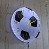 Настенные часы футбол 3D Effect Clock с светодиодной подсветкой для мальчика Sport Home Decer черный белый футбольный шарик принт неоновый дисплей