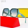 30 % RABATT auf neue Luxus-Designer-Sonnenbrillen für Herren und Damen. 20 % Rabatt auf klassische Modebrillen mit großer Box und Anti-Ultraviolett-Sonnenblende