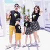 Familie Matching Outfits Summer Family Matching Outfits Moeder Dochter T-shirt met rokken Dad en Son Matching Cotton T-Shirt Shorts Paar Outfits 230316