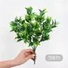 Fiori decorativi Varietà di 1 pz Pianta artificiale Eucalipto Erba Felce di plastica Foglia verde Fiore Tavolo per la decorazione della casa di nozze