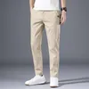 Pantaloni da uomo Primavera Estate Pantaloni casual da uomo Pantaloni dritti slim fit sottili Pantaloni kaki Elasticità Seta di ghiaccio Pantaloni casual da uomo 230316