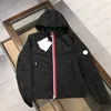 Diseñadores rompevientos chaqueta con capucha para hombre Ropa ligera de protección solar chaquetas de primavera verano Brazo de manga NFC Franch Men S Clothings