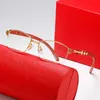 Lyxdesigner Nya herr- och kvinnors solglasögon 20% rabatt på ben Enkel halvram Hot Selling Mode Träplattor