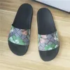 Designer Slides Herr Dam Tofflor Sommar Sandaler Strand Slide Platt plattform Dam Sandali Badrum Hem Skor Flip Flops Randig Causal Tofflor