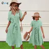 Famille correspondant tenues Qunq été tempérament parent-enfant tenue col rabattu imprimé simple boutonnage chemise robe maman et fille correspondant vêtements 230316