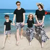 Trajes a juego de la familia Conjunto familiar de verano Casual Madre / Padre / Niño Camiseta Pantalones cortos Vacaciones Playa / Mar Ropa a juego Pareja Ropa a juego 230316