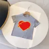 barn skjorta barn thirt småbarn tee pojke flicka kort ärm för barn designer t shirt baby clothe lyx varumärke sommartröjor svarta vita bokstäver hjärtformade 8 stilar