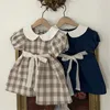 Dopasowane rodzinne stroje 4855c Koreańska sukienka dziewczyny rodzinne ubrania letnie moda matka-córka sukienka lalka kołnierz Bow-Child Sukienka 230316