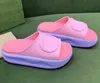 2023 New Sandals 슬리퍼 그물 유명 인사 단색 평면 두껍게 외부 마모 5cm 케이크 슬리퍼 느낌