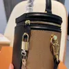 Kova Çantaları Tasarımcı Çanta Tote Çanta Klasik Çantalar Çanta Omuz Crossbody Mektubu Retro Omuz Omuz Namlu Şeklinde Crossbody