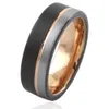 Anillos de banda Trendy 8 mm Anillos de boda de carburo de tungsteno negro para hombres KOA Incrustaciones de madera Mate Tricolor Anillos de acero inoxidable Hombres Alianzas de boda AA230315