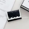 デザイナーカードホルダーブラックホワイトファッションクレジットカードバッグ財布ミニコインポケット高級ソフトレザー高品質財布女性財布クラシックレッド内側