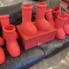 2023 Big Red Boot Mens Mens Lomens Designer MSCHF Толстая нижняя резиновая плоская платформа дождь дождь Негабаритные ботинки Rainboots Большой размер