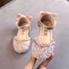 Sandaler barn prinsessor skor baby flickor platt bling läder sandaler modes paljett mjuka barn dans party glittrande skor a986 230316