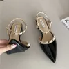 Rivet Fashion Pumps Schuhe mit niedrigem Absatz für Frauen 2023 Designer Luxus Spitzschuh Damen Sandaletten Schnalle Damenschuhe 0316