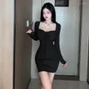 Sukienki swobodne czyste seksowne czarne z talią Slim Szyjkę Długie rękaw Hip 2023 Plus Size Vestidos Sukienka dla kobiet