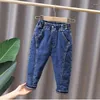 Jeans chłopcy stały kolor bawełniane spodnie termiczne spodnie maluch chłopiec jesienne ubrania luźne zimowe spodnie dla niemowląt marki dżins