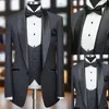 Ny ankomst Slim Fit Men Tuxedo Fashion Wedding Blazer för brudgum Black Shawl Lapel Business Event Wear