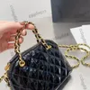 Italiaanse dames octrooi lederen schelp zwarte zakken met bovenste handgreep bakken ritsgouden metaal metalen hardwarematelasse ketting crossbody handtassen buiten cosmetische kast 20x12cm