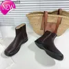 Los zapatos de la fila Nicho de las mujeres diseñadas ROI ROIS CABEZA POR CUADRADA CORTA CORTA AUTULM NUEVO SIMPLE FLAT BOTTER MARTIN BOTS