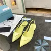 Z pudełkowymi kobietami sandałowe slajdy nylonowe gabardine szczotkowane skórzane pompki slingback Summer 2021 Screend Flat Flip Flops Classic