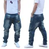 Jeans maschile trendy harem jeans uomo mimetico patch tasca tasca pantaloni sciolti pantaloni da carico larghi pantaloni pantaloni hip hop jeans uomo abbigliamento 230316