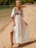 Dames badkleding strandjurken voor vrouwen 2023 witte mesh bloem geborduurde bikini bedek elegante flare mouw lang gewaad zomerbaden