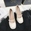 Chaussures de robe 2023 Marque Bouche peu profonde Couche à bout unique en cuir épais talon haut plate-forme imperméable tête ronde avec pompes pour femmes