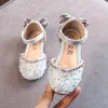 Sandaler barn prinsessor skor baby flickor platt bling läder sandaler modes paljett mjuka barn dans party glittrande skor a986 230316