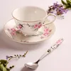 Cups Saucers Korean Bone China Coffee Cup Flower Gold Rim Tea Mok Luxe Porselein en Saucer Set Coffe Fincan Wedding