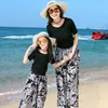 家族のマッチング衣装夏の家族セットカジュアルマザー/父/子供Tシャツショートホリデービーチ/海辺のマッチング服カップルマッチ服230316