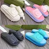 2023 New Sandals 슬리퍼 그물 유명 인사 단색 평면 두껍게 외부 마모 5cm 케이크 슬리퍼 느낌