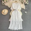 2023 Summer Premium Retro klänning Kort ärm Runda nacken Slim Hollow Lace Dress Elegant Long Dress
