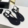 Sandálias de luxo Designer Sapatos de salto plano Mulheres T-Site Flip Flip Fashion Party Slippers Tamanho 35-41 com caixa