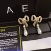 Boucles d'oreilles d'amour de créateur pour femmes, tampon de charme, boucles d'oreilles avec nœud en perles, bijoux de luxe, cadeau, or 18 carats, marque de luxe européenne, accessoires de princesse celtique