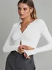 Kvinnors T -skjortor Kvinnor Y2K långärmad skördetoppar knapp ner Scoop Neck Ribbed Slim Monterad Casual Basic Top Streetwear