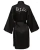 H Robe d'équipe de la fête de mariage féminine avec des lettres noires Kimono Satin Pamas Bridesmaid Bathrobe SP061