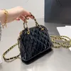 Italiaanse dames octrooi lederen schelp zwarte zakken met bovenste handgreep bakken ritsgouden metaal metalen hardwarematelasse ketting crossbody handtassen buiten cosmetische kast 20x12cm